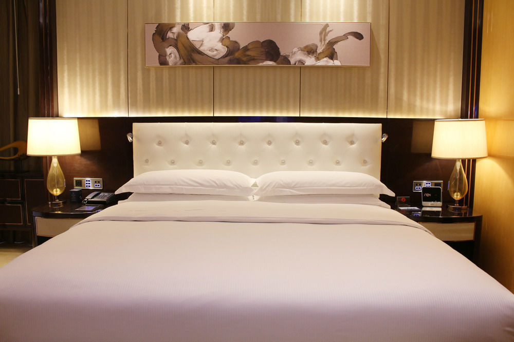 Hilton Zhengzhou Hotell Exteriör bild