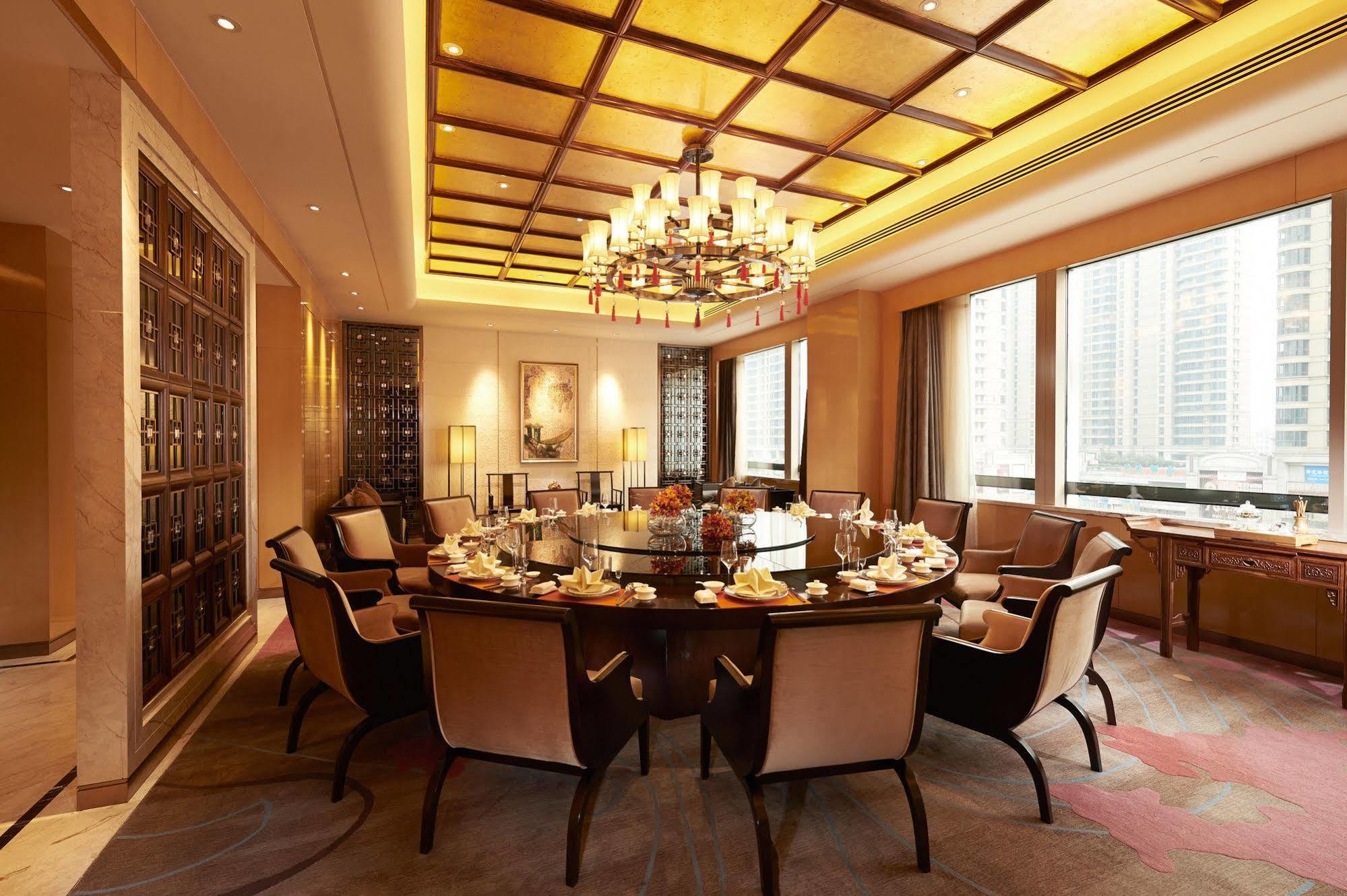 Hilton Zhengzhou Hotell Exteriör bild